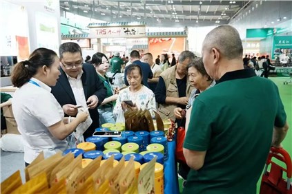 我與中部農(nóng)博會(huì)的24年 | 集團(tuán)公司副董事長(zhǎng)吳浩人：連續(xù)24年參加，進(jìn)行品牌展示與新品推廣